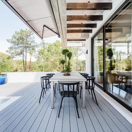 Casa Da Alegria, Vale Do Lobo * 알만실