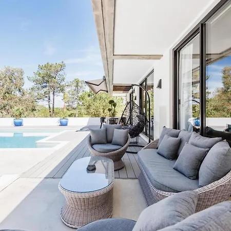 Casa Da Alegria, Vale Do Lobo 알만실